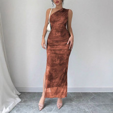 Slanted shoulder collar sleeveless floral print side slit tight dress