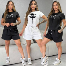 Summer new beach vacation printed shirt in stock  划译 New embossed embroidered rose pocket short sleeved shorts set