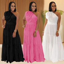 Fashionable women's dress with shoulder baring and waist cinching style, slim and long dress