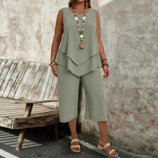 Large solid color sleeveless top and cropped pants two-piece set for summer