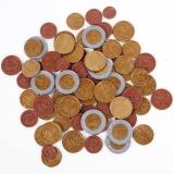 денежные монеты. поддельные монеты, пластиковые конины,