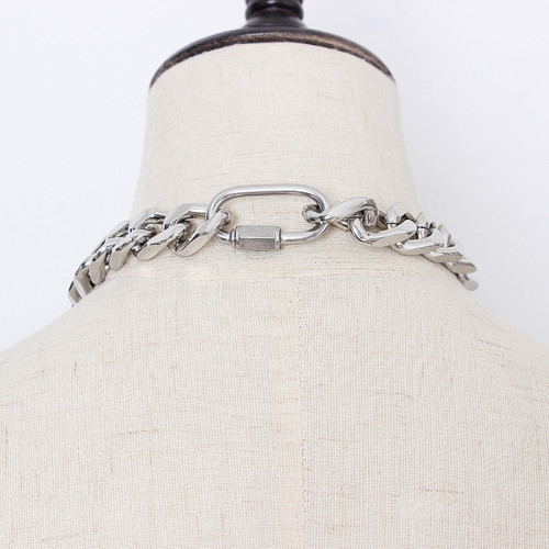 [EAM]  Women Big Chain Key Decoration Cool Buckle Metal Necklace New Temperament Fashion All-match Spring Autumn 2024 1A139