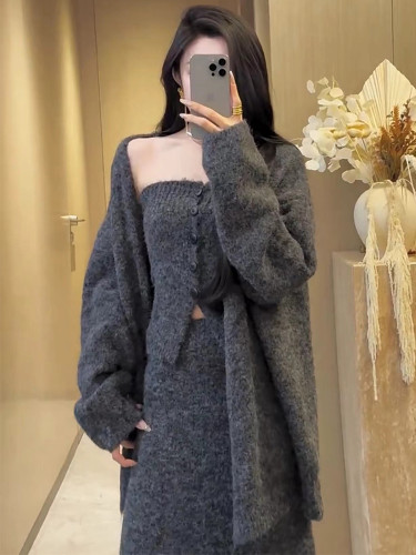 {EAM} Fashion Sweater Three Piece Women's Autumn Item Korean Version Strapless Vest Knitted Cardigan Half Skirt Set 25A9199