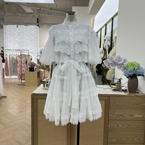 {EAM} American fashion light luxury generous hollow lace splicing pearl breasted lantern short-sleeved dress woman DLZ96
