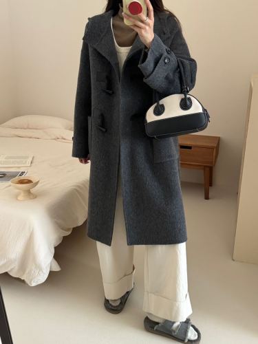 DEAT Fashion Women's Beige Woolen Coat Hooded Loose Horn Button Long Sleeves Pockets Blends Overcoat Winter 2024 New CPG2351