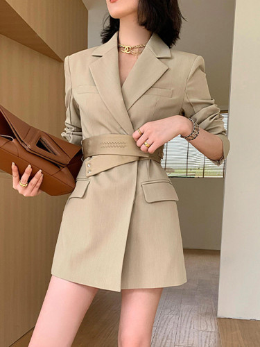 {EAM}French Style Dress Women's Notched Long Sleeves Single Button Belt Gathered Waist Temperament Coats 2024 Autumn New
