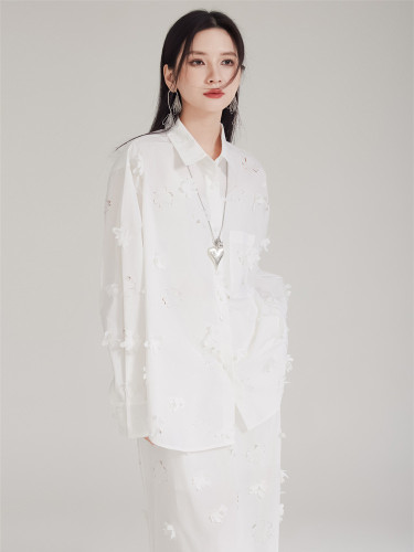 [EAM] Women White Flower Hollow Out Elegant Big Size Blouse New Lapel Long Sleeve Shirt Fashion Tide Spring Autumn 2024 1DH8034