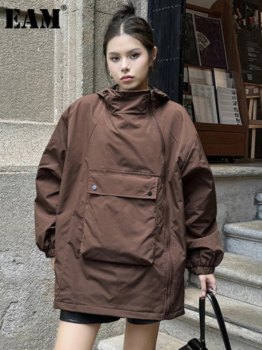 [EAM] Brown Big Size Caual Pocket Hooded Cotton-padded Coat Long Sleeve Women Parkas Fashion Tide New Autumn Winter 2024 1DH7699