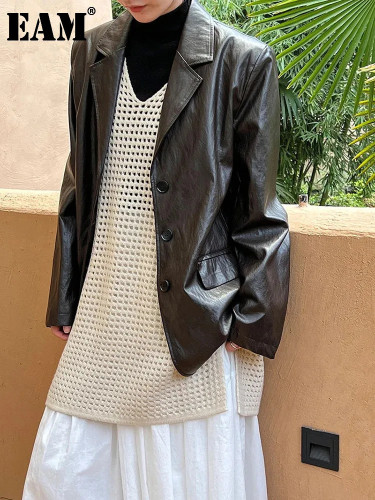 [EAM] PU Leather Coffee Big Size Pocket Casual Jacket New Lapel Long Sleeve Women Coat Fashion Tide Spring Autumn 2024 1DH7288