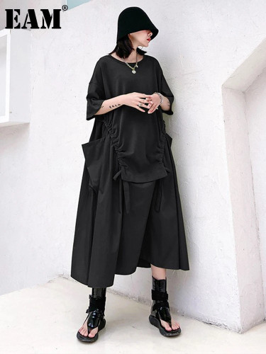 [EAM] Women Black Drawstring Pocket Big Size Casual Dress New Round Neck Short Sleeve Fashion Tide Spring Summer 2024 1DH8294