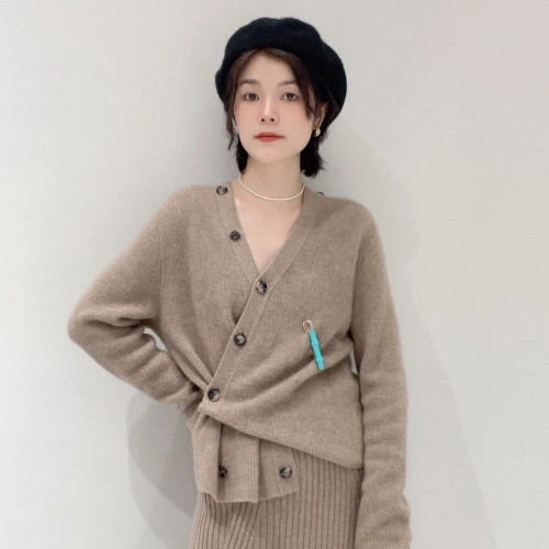 {EAM} 25 Spring/summer new V-neck brushed sweater women's velvet feeling loose thick cardigan wool gift brooch DLZ433