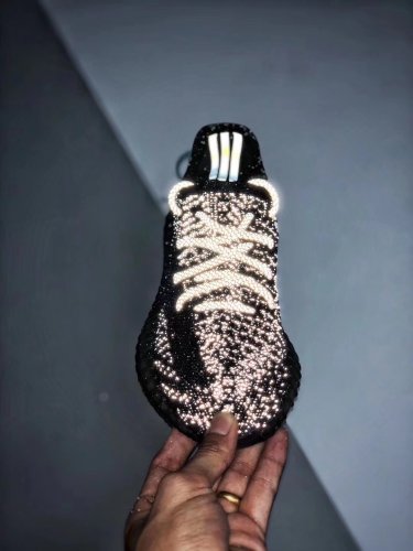 Real vs Fake Yeezy 350 V2 Black Static Review Replica