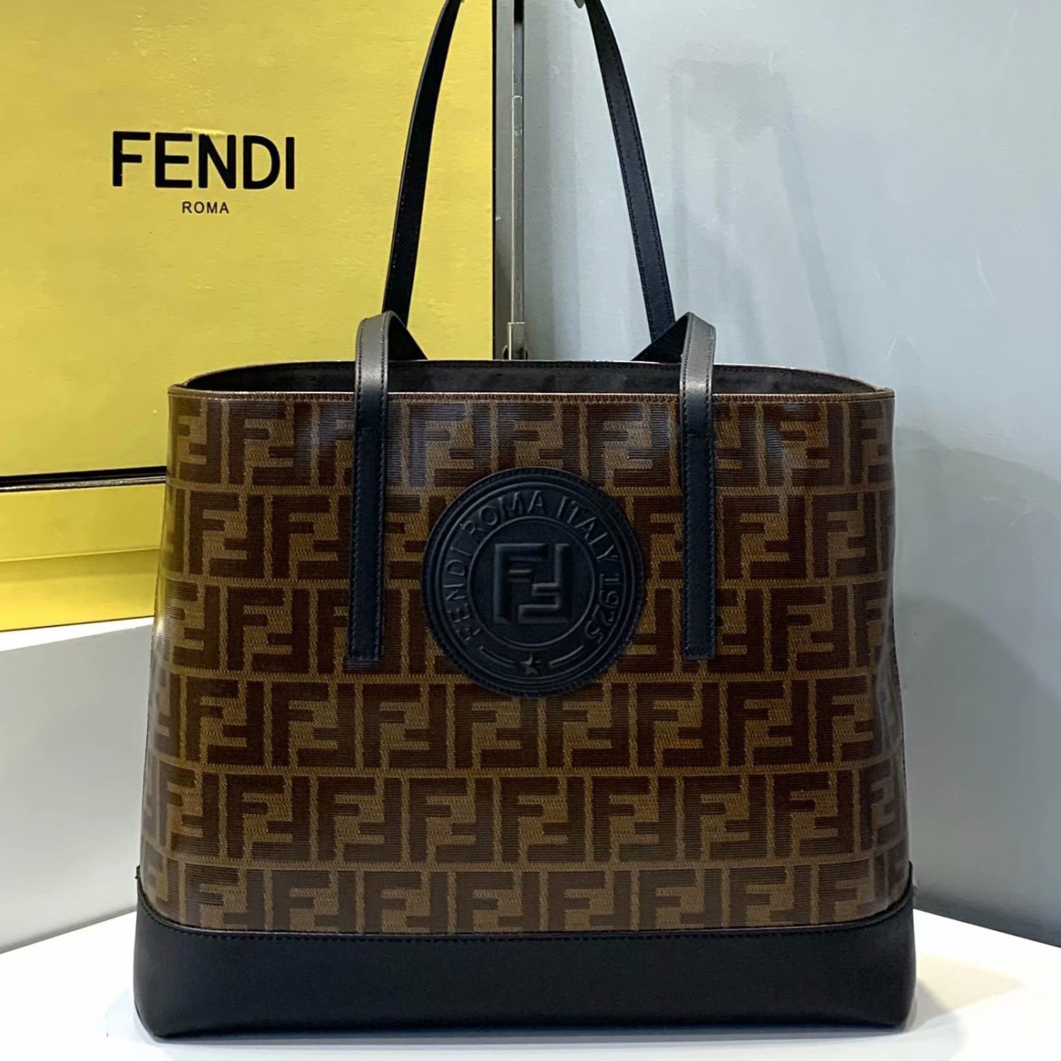 US$ 245 - Fendi original FF logo tote bag HL85 9101901 - 0