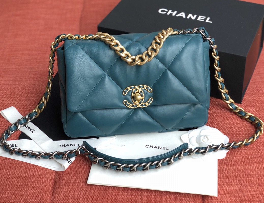 Chanel оригинал. Сумка Шанель n7606. Сумки Chanel Camta 2020. Chanel 19 сумка. Chanel Bag 2020.