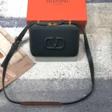 Valentino Origina Calfskin garavani vsling YG071909