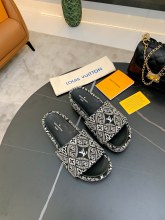 Louis vuitton sandal shoes  HG21040207