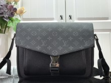 Louiis vuitton original monogram Eclipse Outdoor Flap   MX21040819