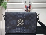 Louiis vuitton original monogram Eclipse Outdoor Flap   MX21040820