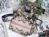 Dior Book Tote bag in embroidered canvas BF041515