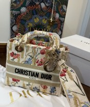 Dior 2 colors Book Tote bag in embroidered canvas BF041514