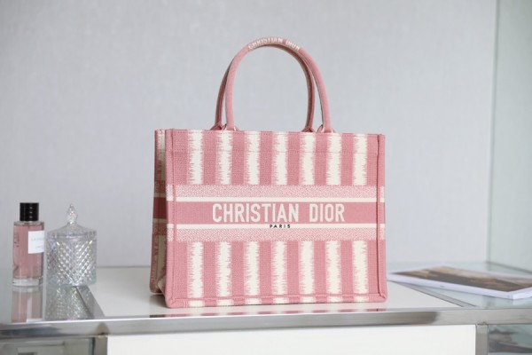 Dior Book Tote bag in embroidered canvas BF041508