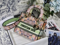 Dior Book Tote bag in embroidered canvas BF041516