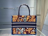 Dior Book Tote bag in embroidered canvas BF052502