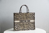 Dior Book Tote bag in embroidered canvas BF052504