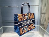 Dior Book Tote bag in embroidered canvas BF052502