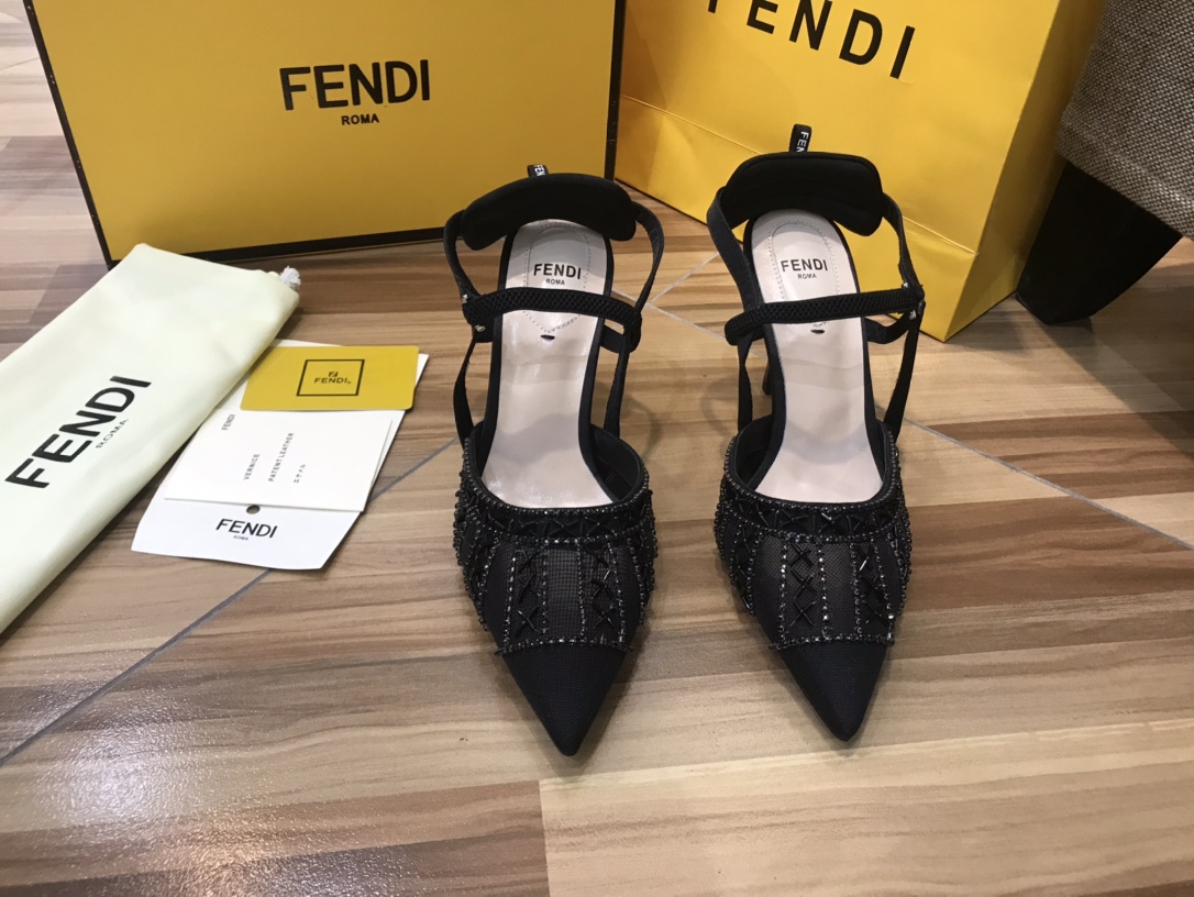 FENDI HIGH-HEELED 10 CM IN SANGRIA RED GLOSSY LAMBSKIN WITH GOLD HARDWARE main image 0