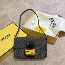 Fendi original vintage F shoulder OL2180205