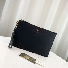 Guccii Bee print GG Supreme pouch EY2190306