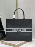 Dior Book Tote bag in embroidered leathor EY211009