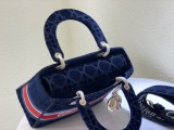 Dior Book Tote bag in embroidered canvas EY211011