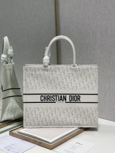 Dior Book Tote bag in embroidered leathor EY211009