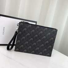 Guccii Bee print GG Supreme pouch EY21102605