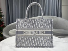 Dior Book Tote bag in embroidered leatho EY21110202
