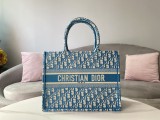 Dior Book Tote bag in embroidered leatho EY21110202