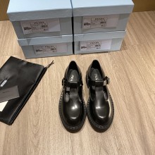 Prada women flat shoes HG22021102
