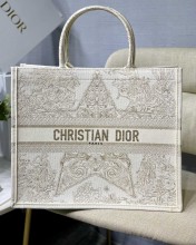 Dior Book Tote bag in embroidered leatho EY22031702