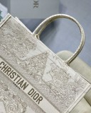 Dior Book Tote bag in embroidered leatho EY22031702