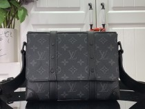 Louiis vuitton original monogram Eclipse Outdoor Flap MX23051005