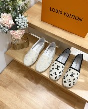 Louis Vuitton women flat shoes HG23070705
