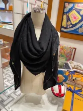 L V Scarf cashmere 140-140CM AN23120529