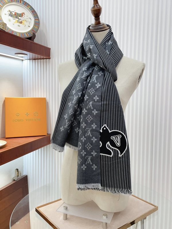 L V Scarf cashmere 35-200CM AN23120517