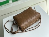 Bottega Veneta Original Medium Loop Carmen shoulder bag XMYJ312045