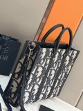 Dior Book Tote bag in embroidered canvas DMZ1210006