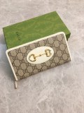 Guccii GG Supreme pouch 621892 GZ24012107