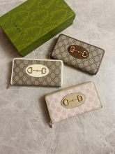 Guccii GG Supreme pouch 621892 GZ24012107