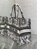 Dior Book Tote bag in embroidered canvas 23031503